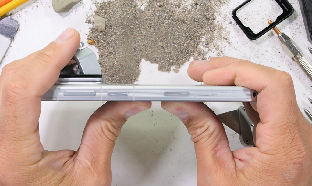 Honor Robot Phone Bend Test and Teardown Reveal How Durable It Really Is